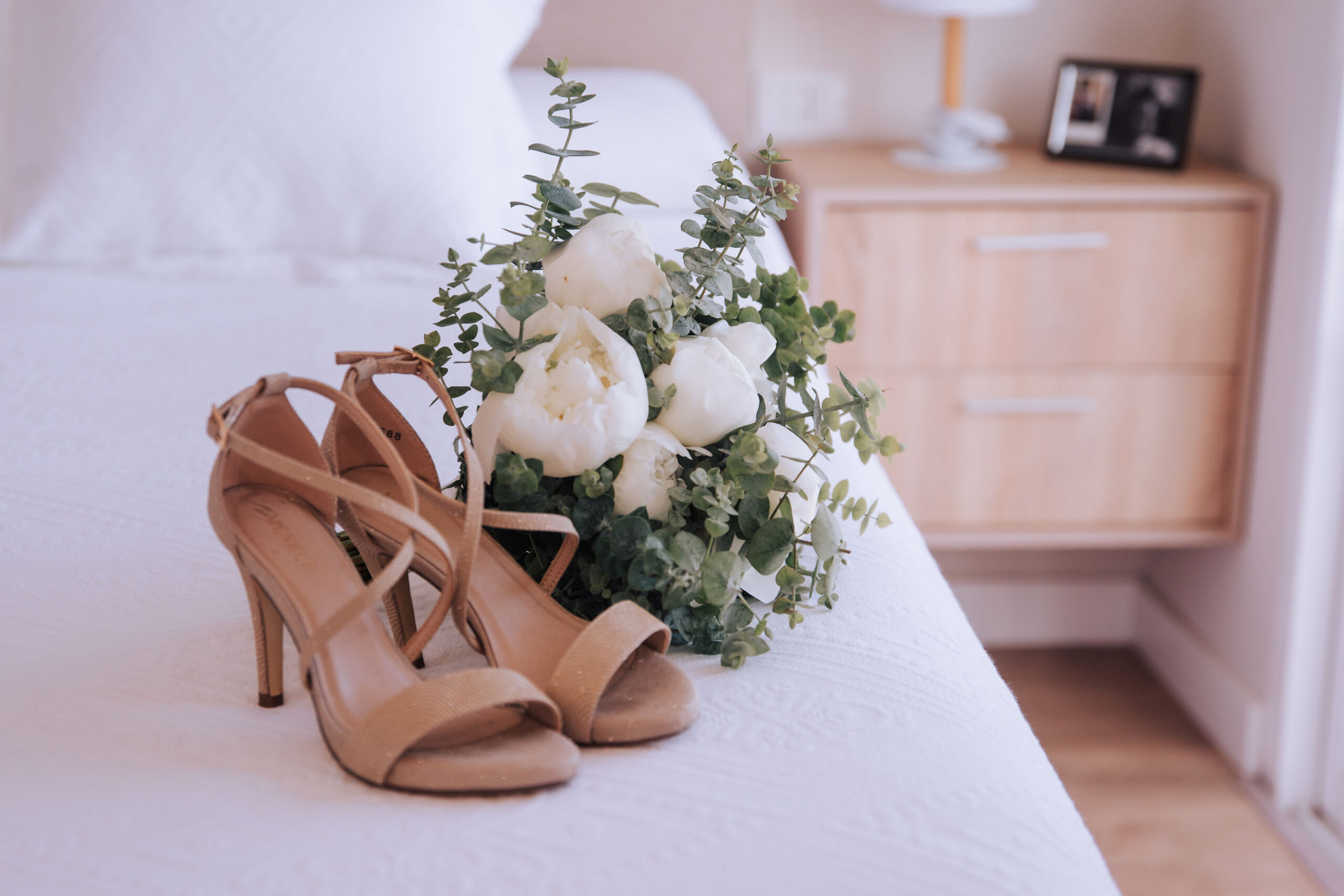 Novios planificando su boda