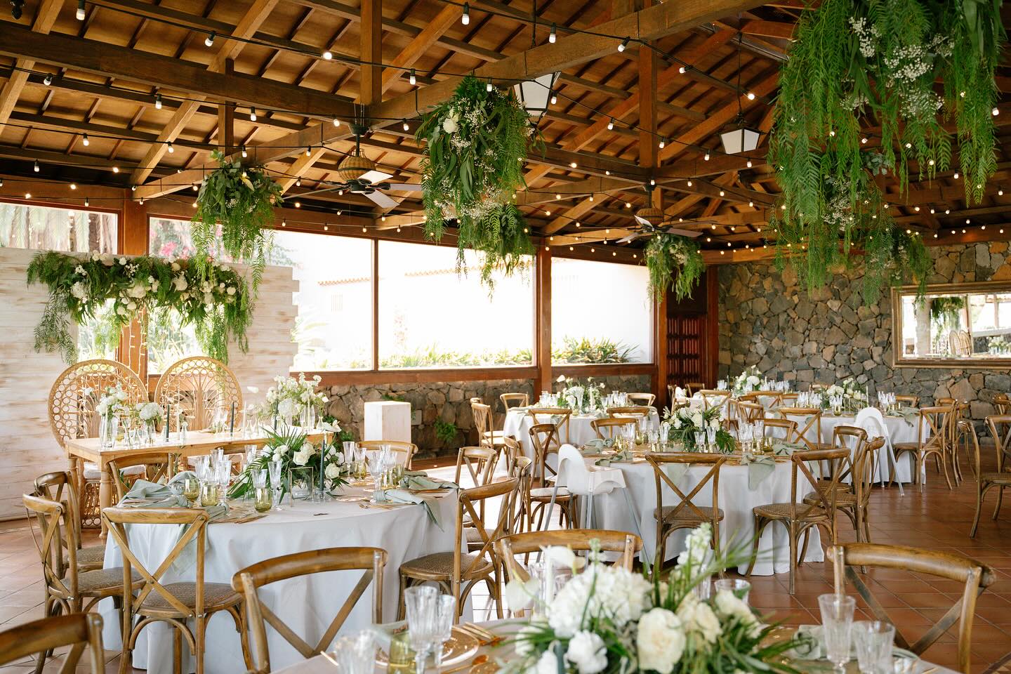 Detalles personalizados de boda preparados como regalo para invitados