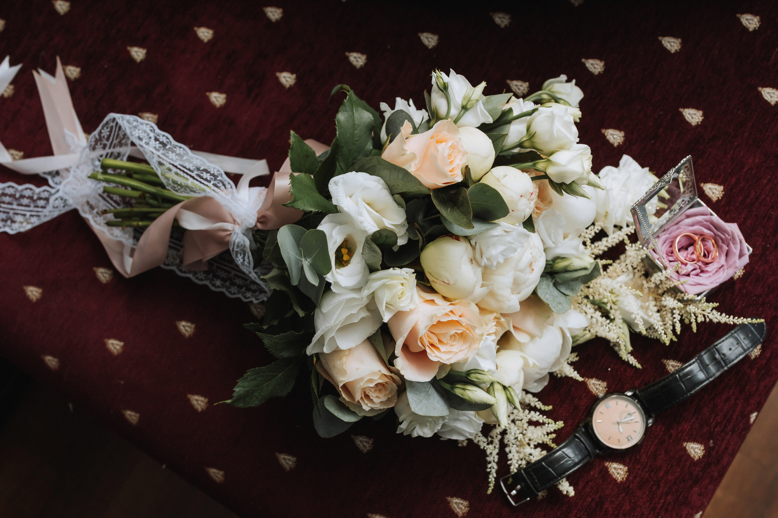 Ramo de novia con flores clásicas