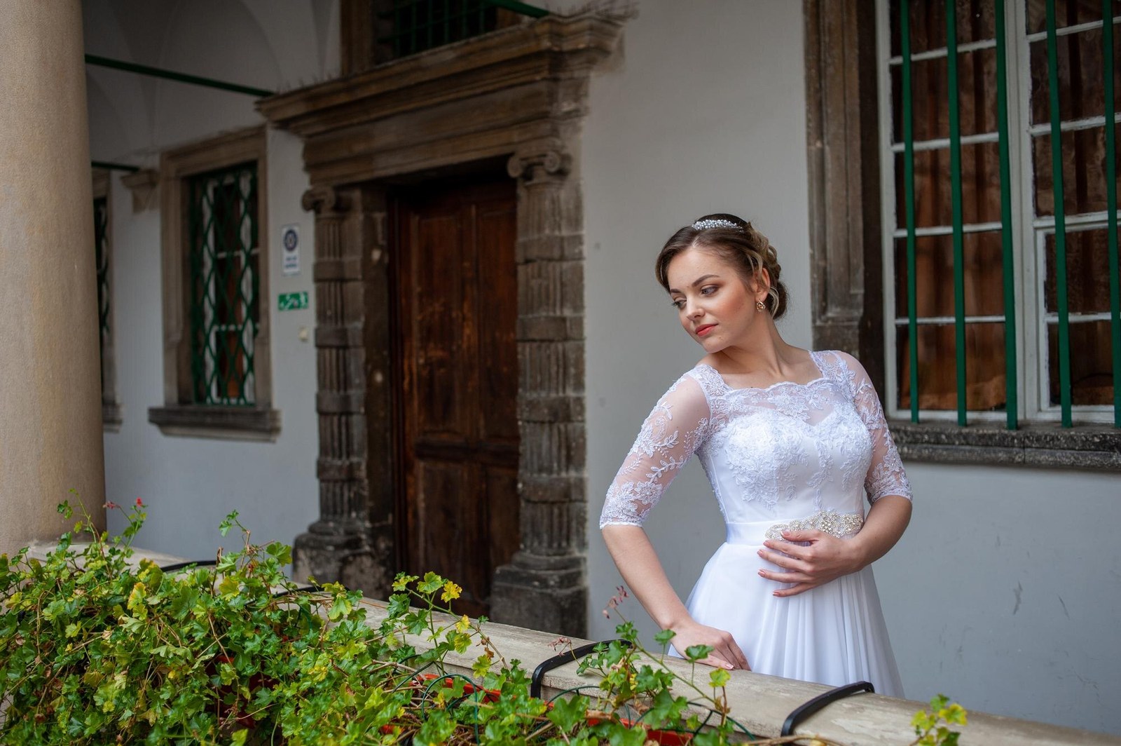 Novia con vestido sencillo para una boda civil