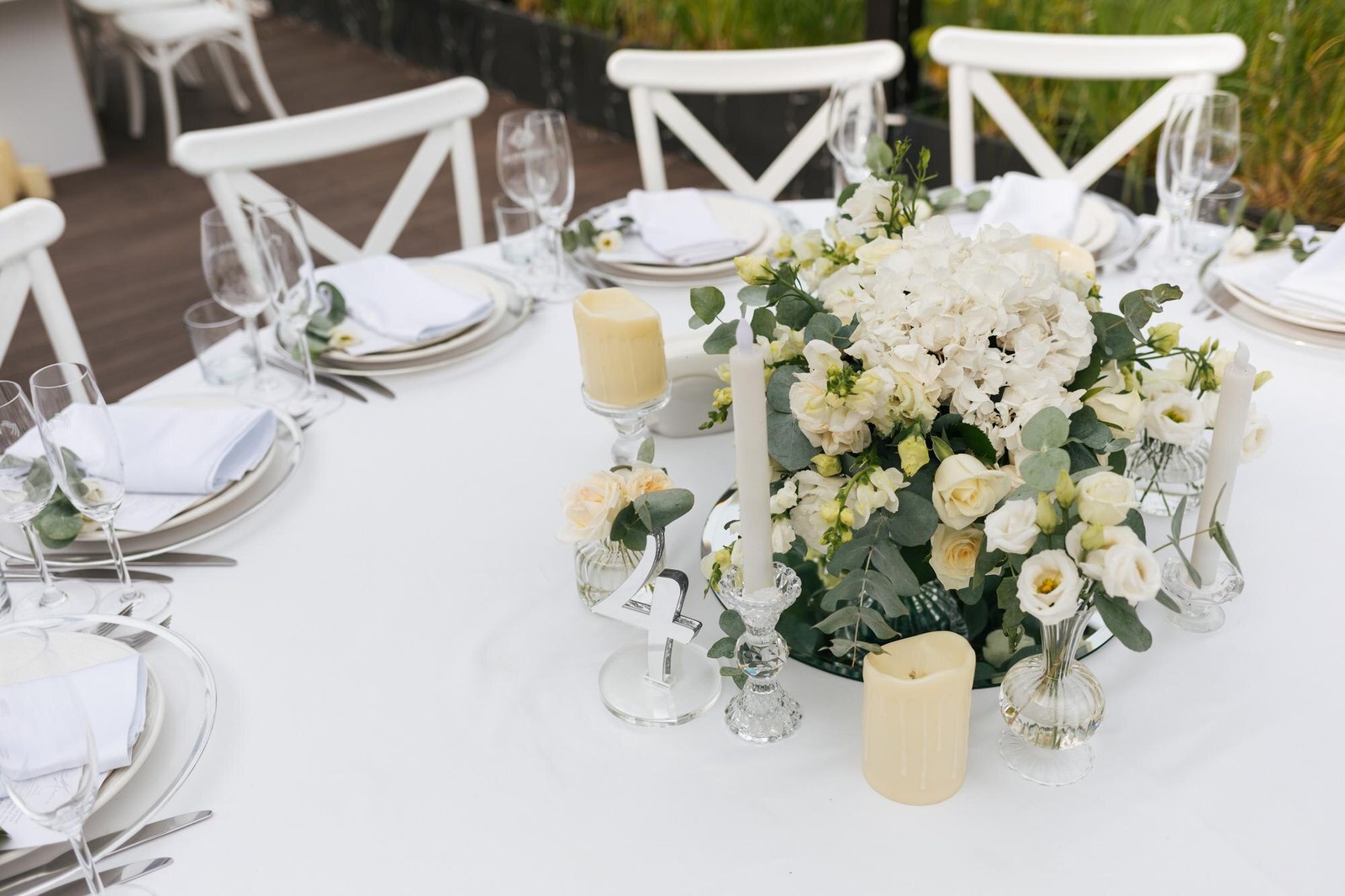 Mesa de boda organizada para los invitados