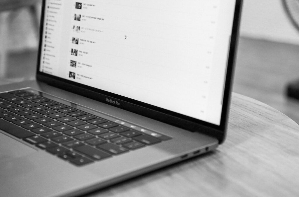 Solicitudes de parejas para proveedores de bodas en un directorio online